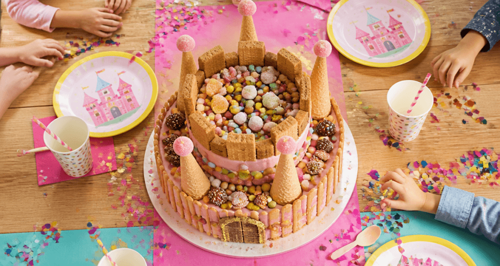 gateau rigolo anniversaire forme chateau fort