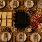 liste courses raclette 10 personnes grande table dressée