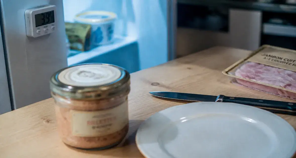 Bocal de rillettes industrielles pour la grossesse, au réfrigérateur à 4°C