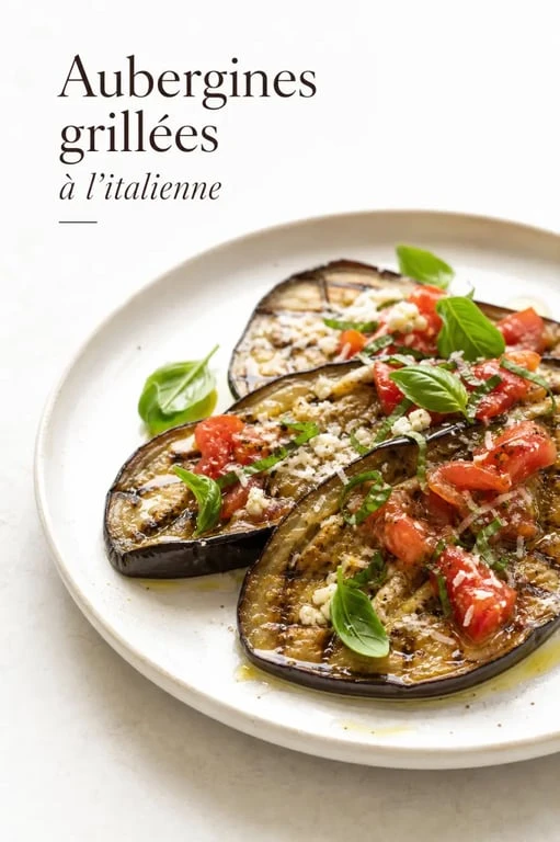 Recette aubergines grillées au four à l'italienne servies en assiette avec basilic et huile d’olive