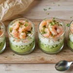 Entrée simple et bluffante froide : verrines avocat crevettes, concombre et citron vert